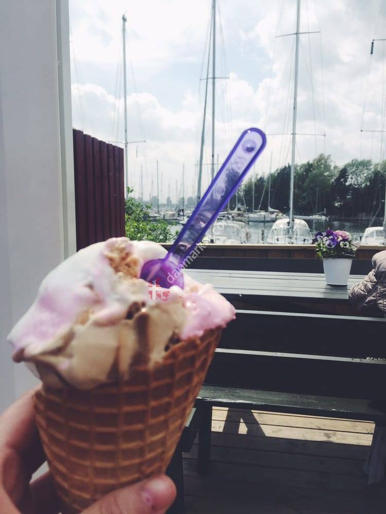 Søstrene P Isbar & Cafe