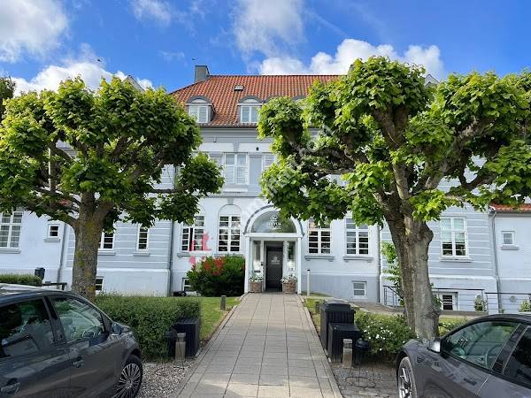 Sixtus Sinatur Hotel & Konference