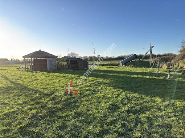 Skovby Have - legeplads, grillhytte og petanque
