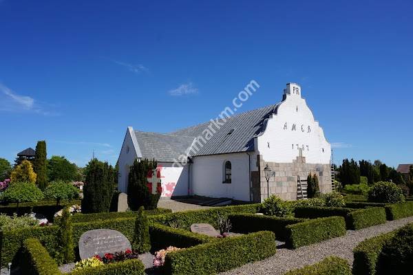 Tversted Kirke